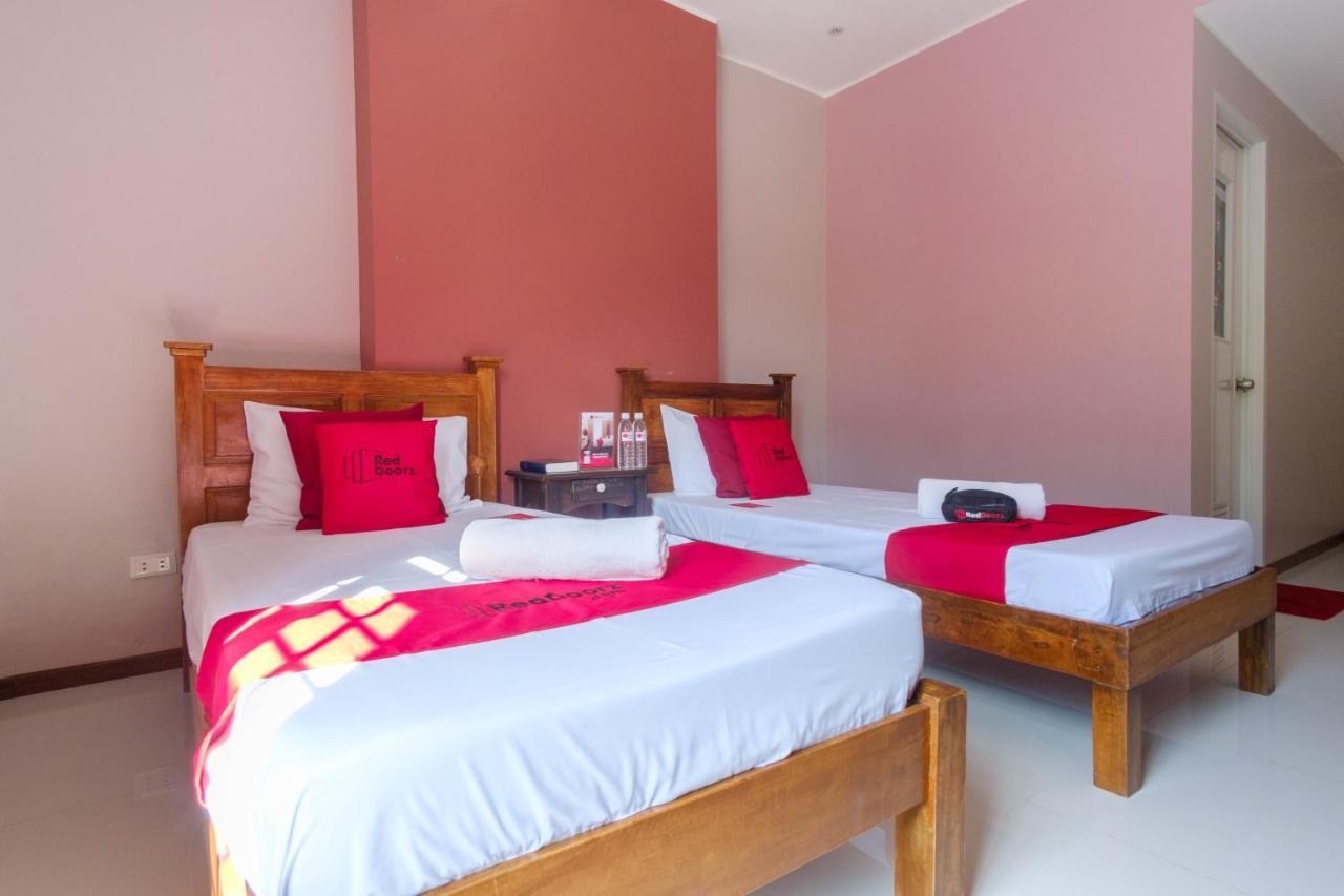 Reddoorz Plus @ West Nautical Road Puerto Galera Extérieur photo