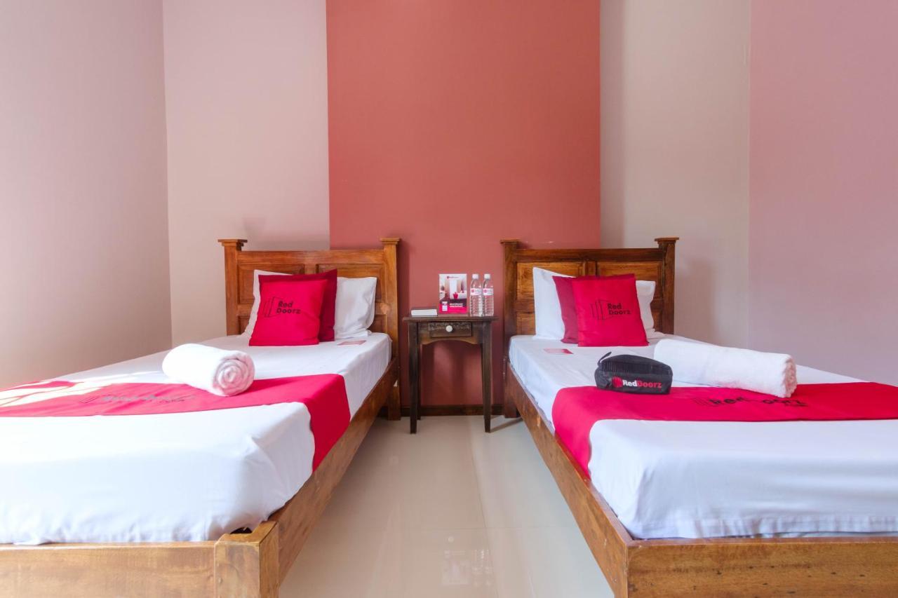 Reddoorz Plus @ West Nautical Road Puerto Galera Extérieur photo